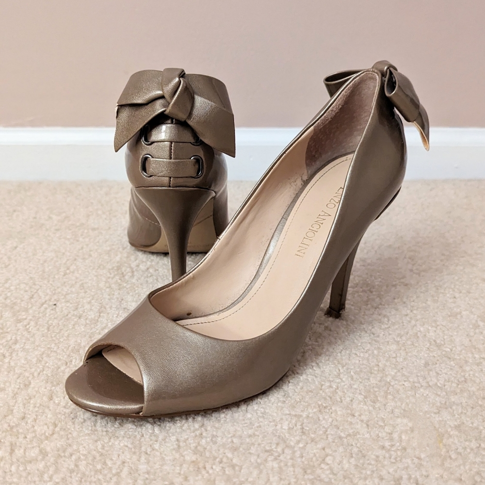 Enzo Angiolini Champagne Bow Pumps